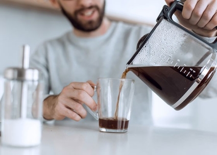 家庭でのおいしいコーヒーは、おいしい水から